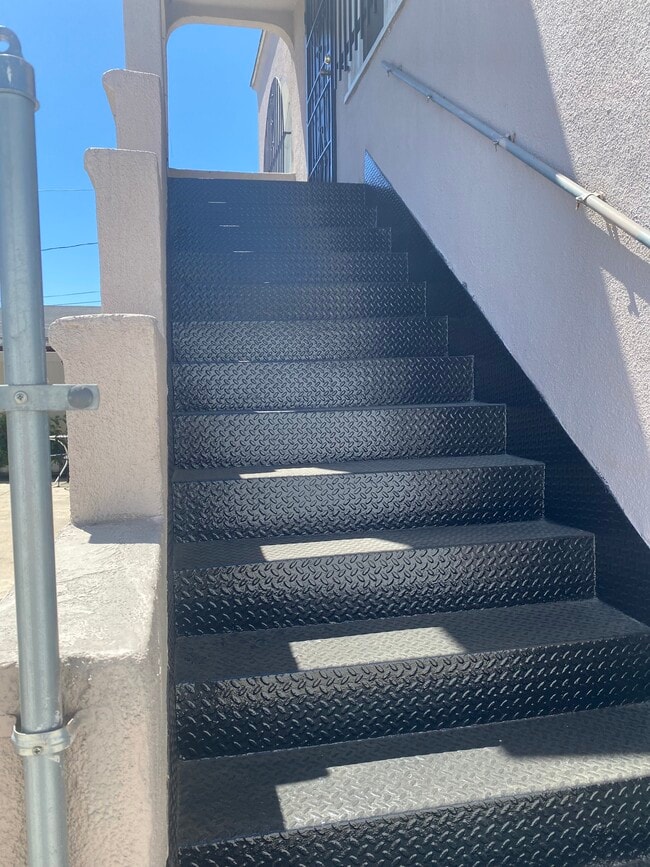 Foto del edificio - 6165 Lewis Ave