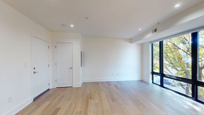 Foto del edificio - Newly Renovated Two Bedroom Two Bathroom W/Off Street Parking