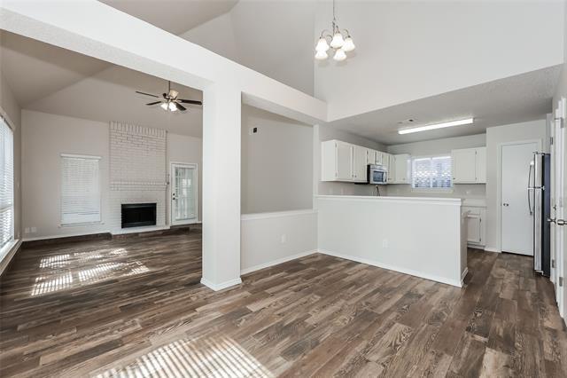 Building Photo - 828 Bentree Dr