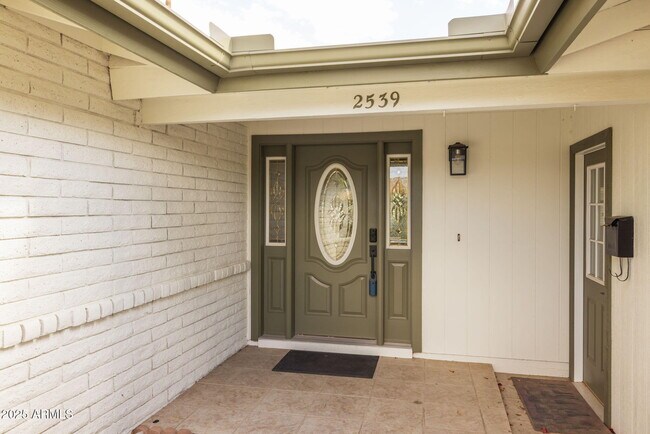 Building Photo - 2539 E Geneva Dr