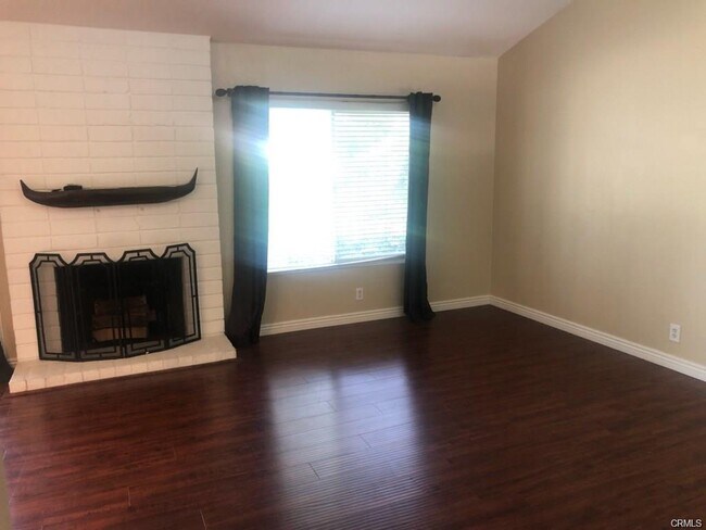 Building Photo - 301 Calico Ct