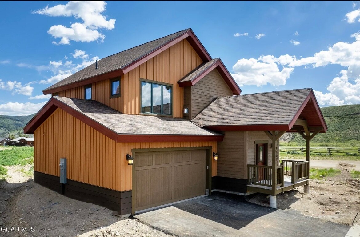 Primary Photo - 2101 N Lupine Ln