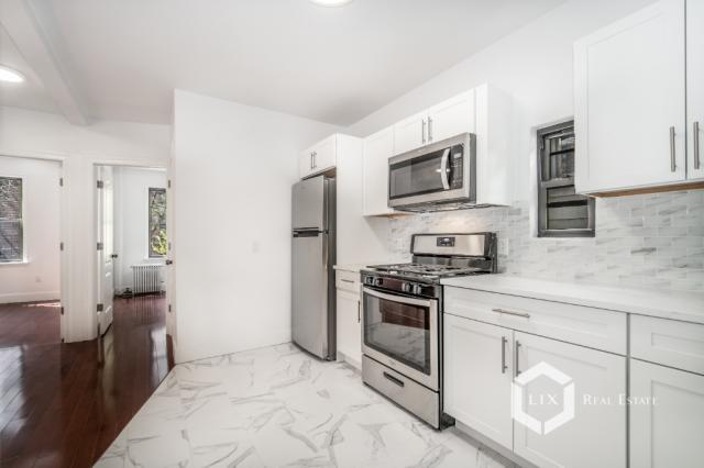 Foto del edificio - 4 bedroom in BROOKLYN NY 11218