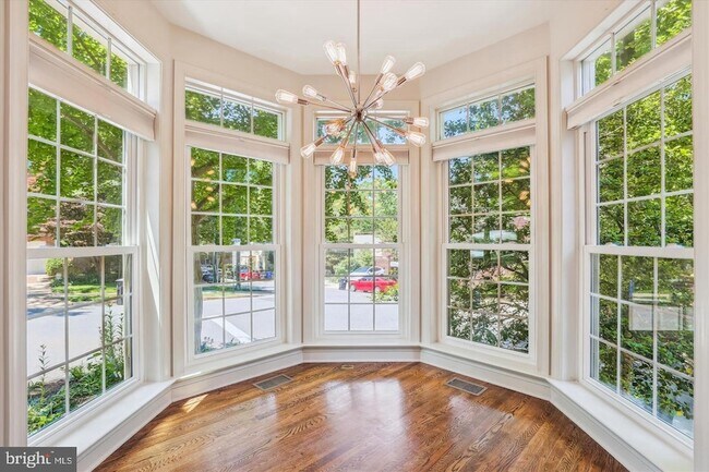 Foto del edificio - 1596 N Colonial Terrace