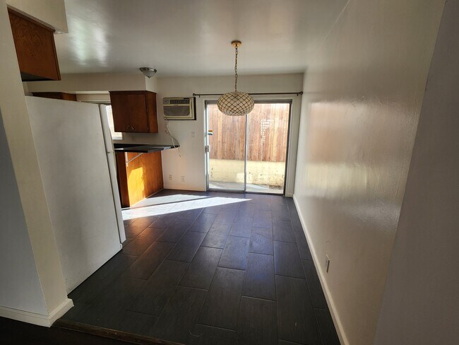 Foto del edificio - 4911 Laurel Canyon Blvd