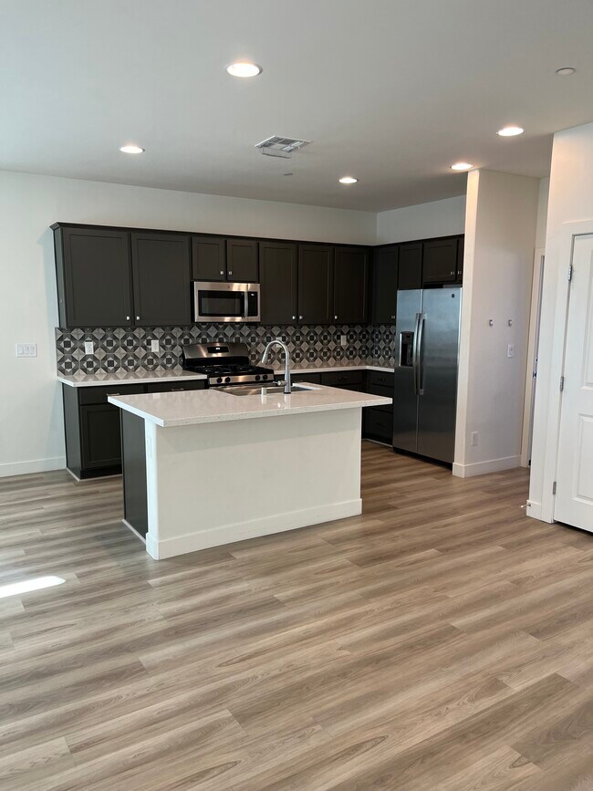 Building Photo - 30 Lilla Rosa St