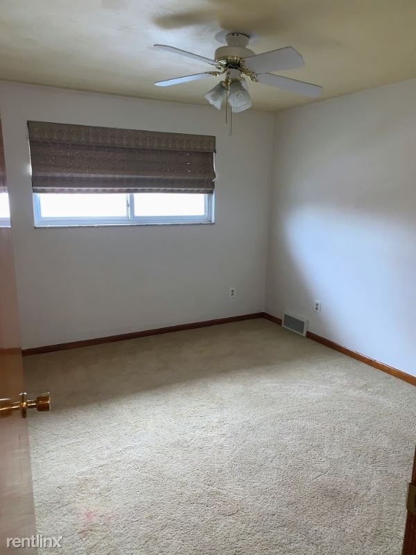 Building Photo - 3 br, 2 bath House - 142 Castle Dr