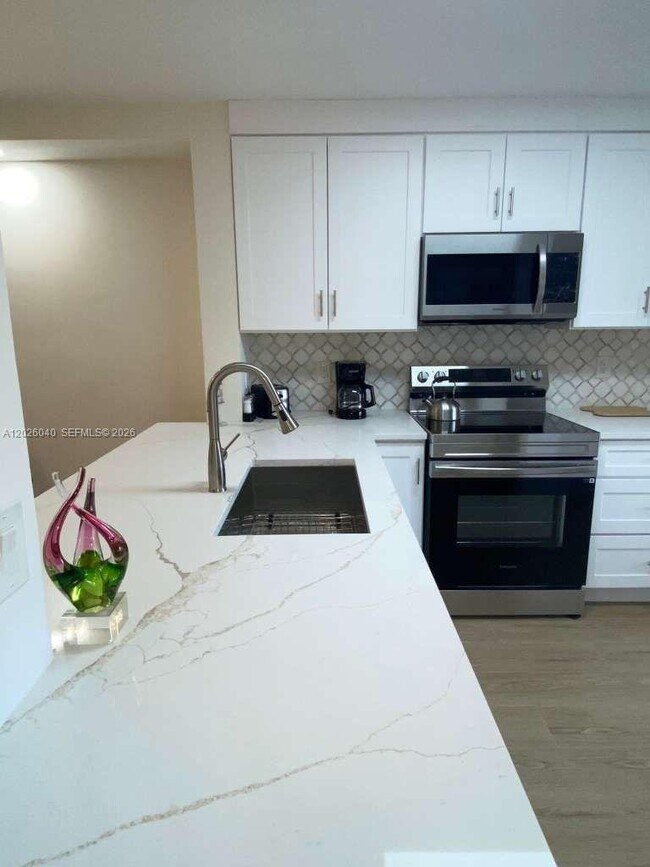 Foto del edificio - 7350 Kinghurst Dr