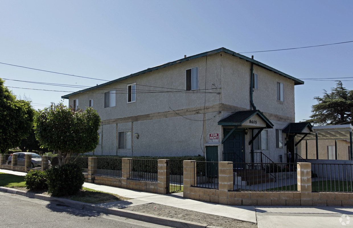 Foto del edificio - 8605 Cypress Ave