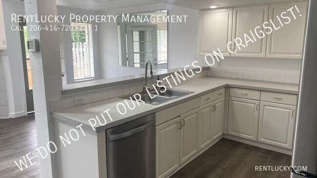 Building Photo - Desirable Milton Home!