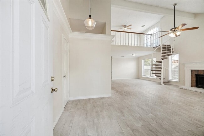 Building Photo - 5715 S Magazine Cir