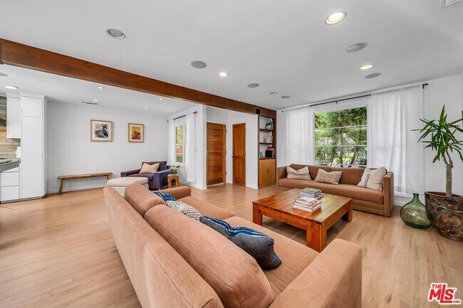 Foto del edificio - 7844 Stewart Ave