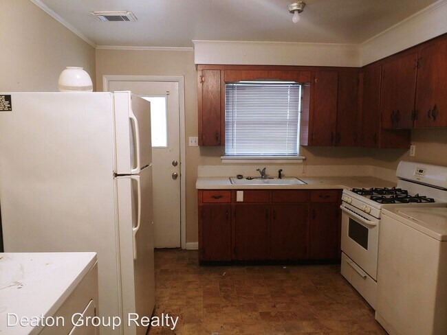 Building Photo - 2 br, 1 bath Apartment - 4214 N Locust