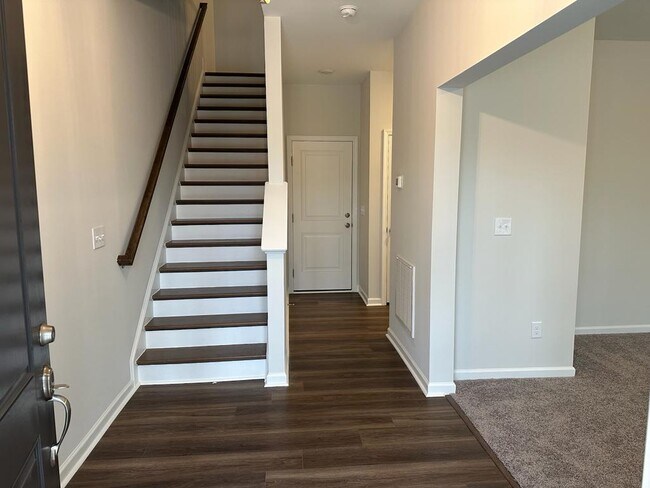 Building Photo - 989 Parkstone Towne Blvd
