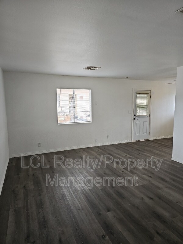 Building Photo - 44085 Palm Ave