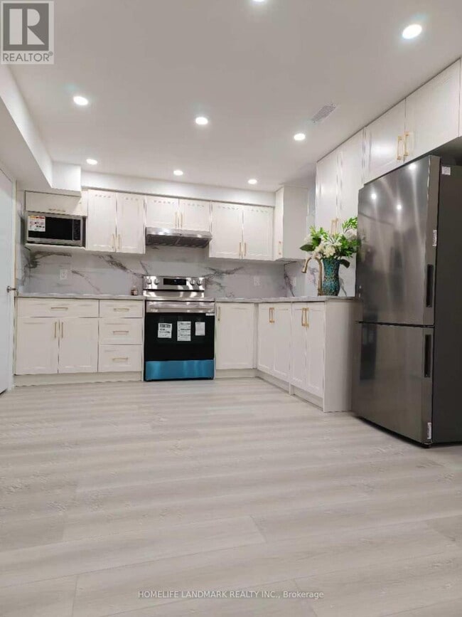 Photo du bâtiment - 252 Borealis Ave