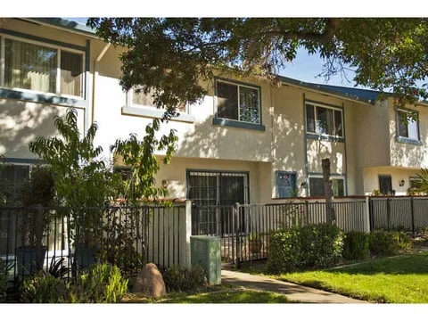 Building Photo - 4562 Reyes Dr