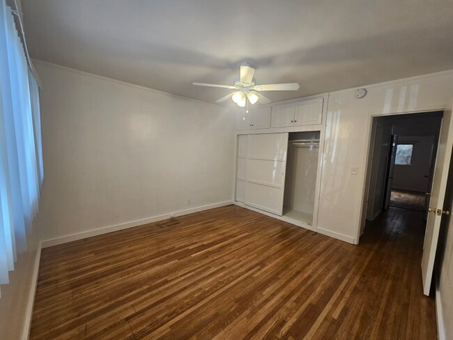 Building Photo - 1850 N La Brea Ave