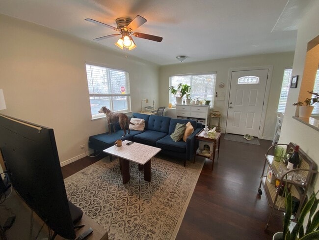 Building Photo - Amazing 2 bedroom Duplex on Historic South...