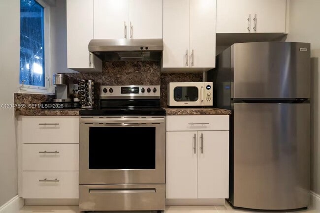 Foto del edificio - 174 NE 55th St