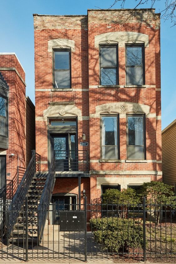 Foto principal - 3407 S Indiana Ave
