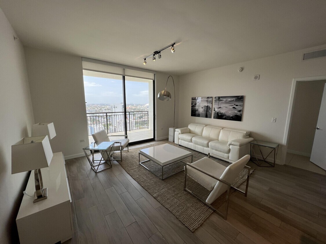 Foto principal - 999 SW 1st Ave