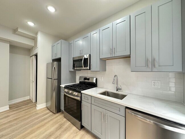 Foto del edificio - 451 W Belden Ave