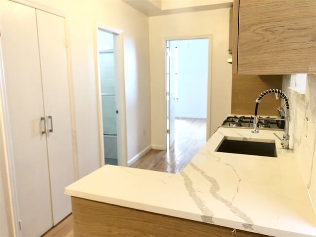 Foto del edificio - 163 Baldwin Ave