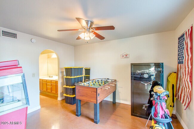Foto del edificio - 819 N College Ave
