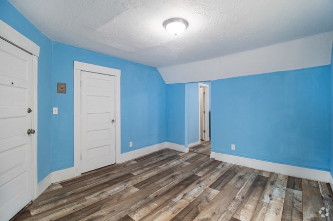 Building Photo - 709 Steward Ave