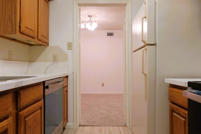 Building Photo - 1311 Antoine Dr