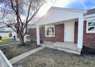 Building Photo - 452 E Lambourne Ave
