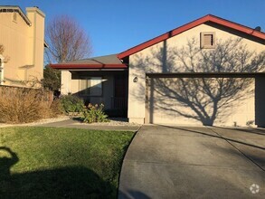 Building Photo - 2037 Banjo Dr