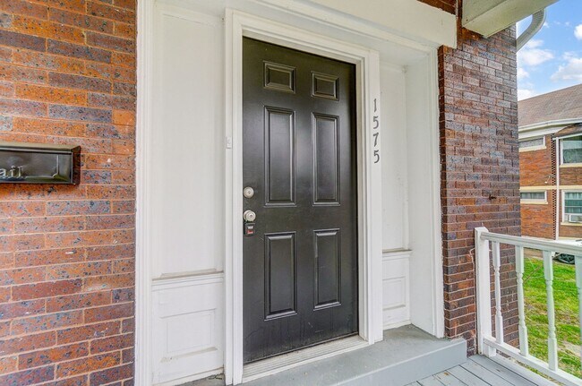 Foto del edificio - Large House w/garage