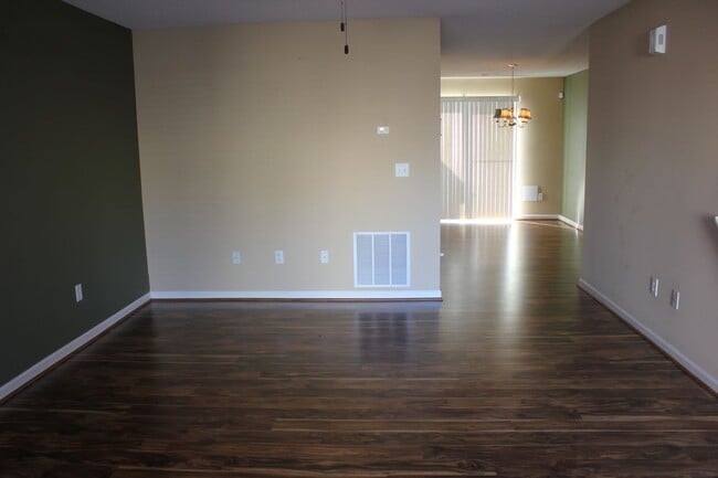 Building Photo - Two Master Suite Townhouse in Avalon Woods