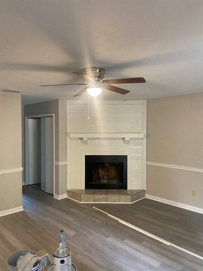 Building Photo - 1830 Sylvan Ct