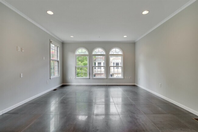 Building Photo - 244 Brower Ct