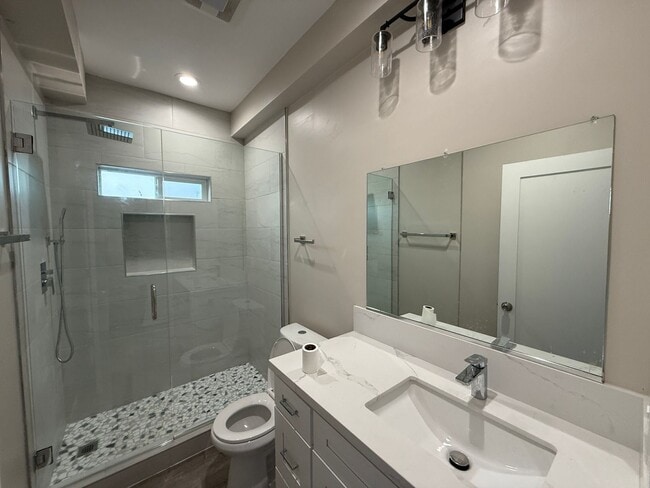 Building Photo - 4960 Rockford Dr