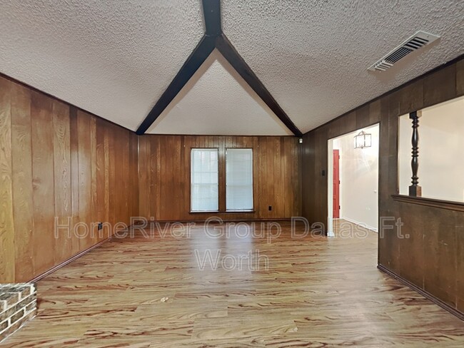 Building Photo - 412 Meadow Ridge Dr