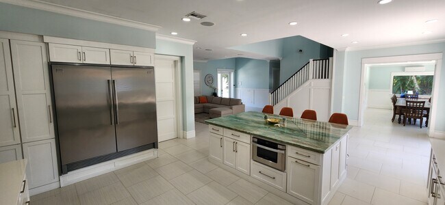 Cocina - 1066 SE Saint Lucie Blvd