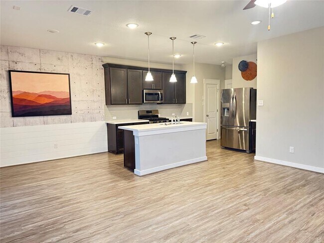 Foto del edificio - 2328 Calvert Dr