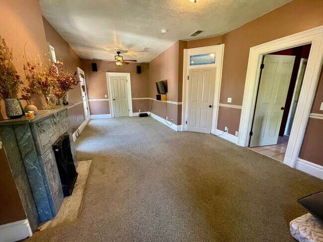 Foto del edificio - Charming 2BR/3BA Historic Home in the Aven...