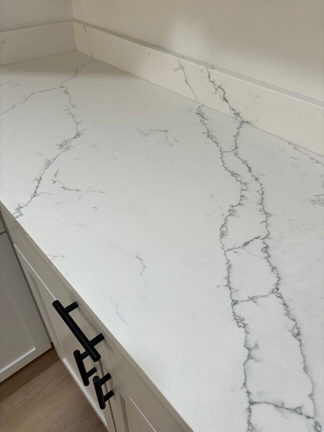 Building Photo - 1650 Division St