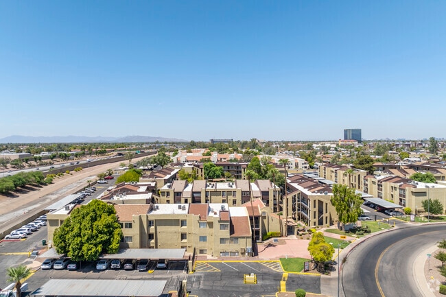 Building Photo - Circle Tree Condominiums