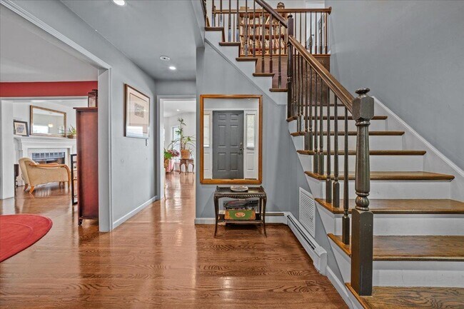 Foto del edificio - 349 Warburton Ave