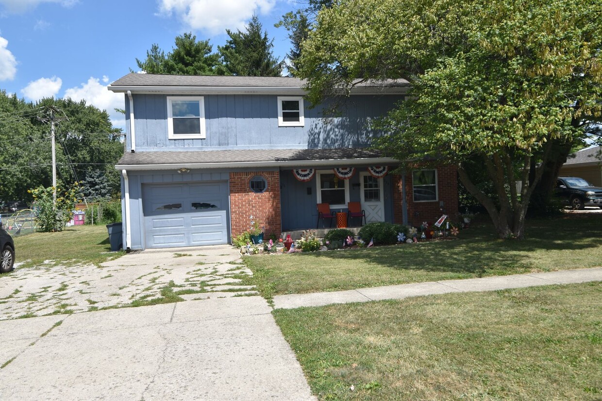 Primary Photo - 228 1/2-236 1/2 W McKenzie Rd