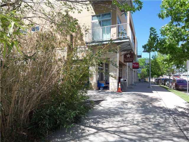 Foto principal - 2401 E 6th St