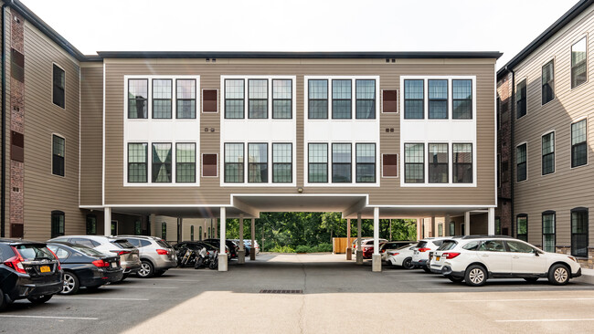 Foto del edificio - Beacon Falls - Lofts at 50 Leonard