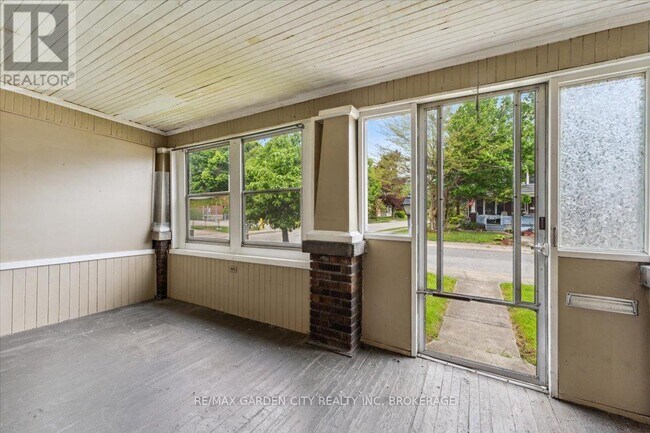 Building Photo - 4372 Seneca St