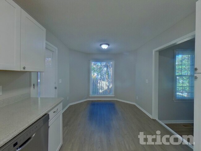 Building Photo - 204 Kemsing Rd